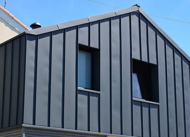 Ravalement peinture façade - OCÉATOIT COUVERTURE : Peintre  à La Rochelle et toute la Charente-Maritime (17) :  nettoyage, démoussage, traitement anti-mousse, ravalement peinture façade imperméabilisation hydrofuge façade . Intervention à La Rochelle et toute la Charente-Maritime (17)