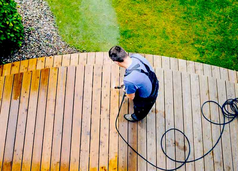 Nettoyage des extérieurs - OCÉATOIT COUVERTURE : Nettoyage des extérieurs et traitement anti-mousse : dallage, pavé, allée, muret, terrasse … Intervention à La Rochelle et toute la Charente-Maritime (17)