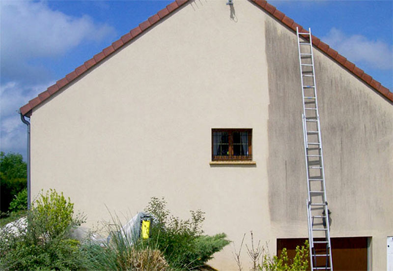 Ravalement peinture façade - OCÉATOIT COUVERTURE : Peintre  à La Rochelle et toute la Charente-Maritime (17) :  nettoyage, démoussage, traitement anti-mousse, ravalement peinture façade imperméabilisation hydrofuge façade . Intervention à La Rochelle et toute la Charente-Maritime (17)